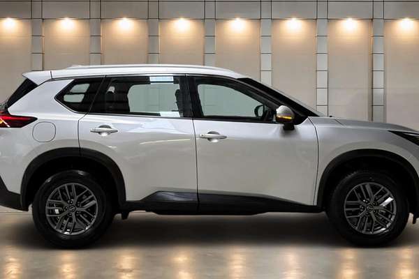 2024 Nissan X-TRAIL ST T33