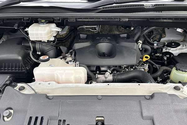 2023 Toyota Hiace GDH300R LWB thumb-9