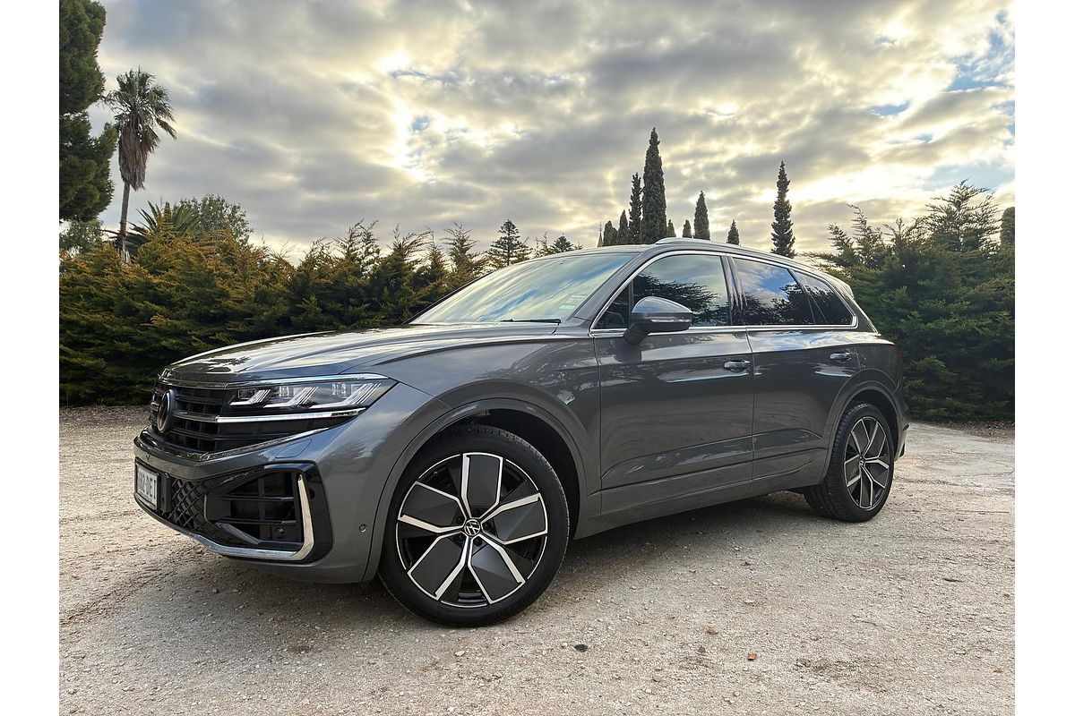 2025 Volkswagen Touareg 210TDI R-Line RC