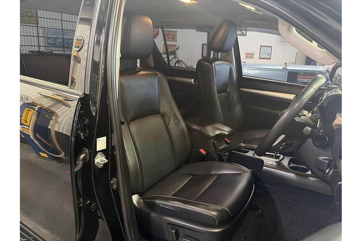 2023 Toyota HILUX SR5 (4x4) GUN126R 4X4