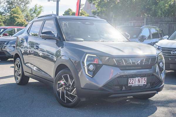 2025 Mahindra XUV3XO AX7L