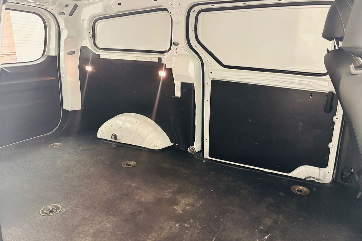 2021 Ldv G10 LIFT DOOR 6 SP AUTOMATIC 4D VAN DT4 DIESEL