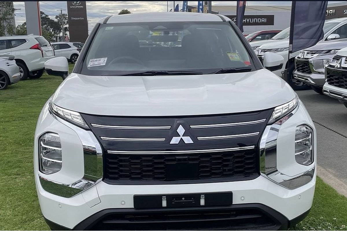 2025 Mitsubishi Outlander ES ZM