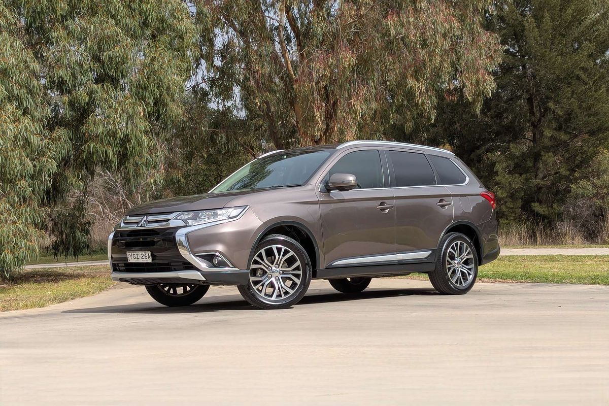 2017 Mitsubishi Outlander LS Safety Pack ZK