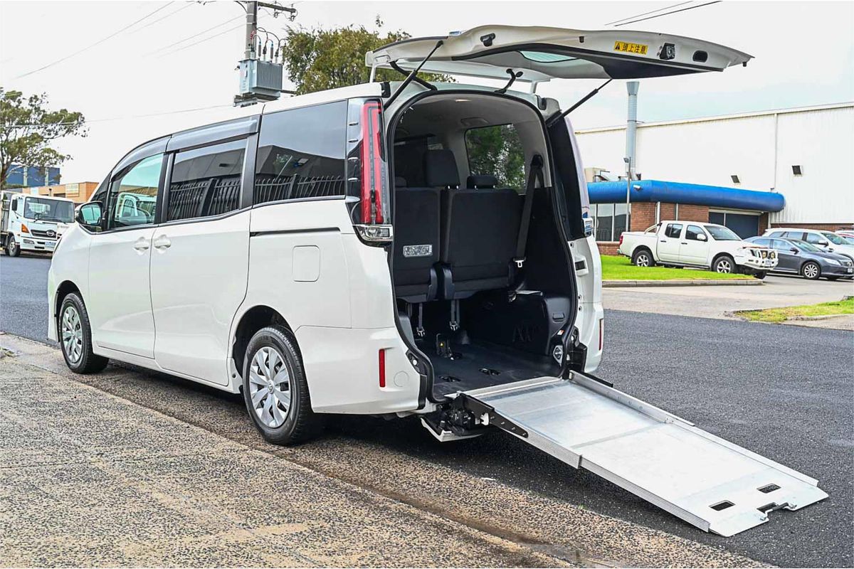 2020 Toyota Noah Wellcab ZRR80