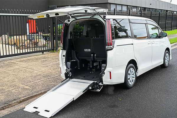 2020 Toyota Noah Wellcab ZRR80
