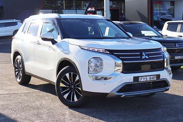 2025 Mitsubishi Outlander LS ZM