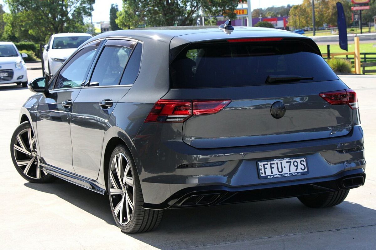 2023 Volkswagen Golf 110TSI R-Line 8