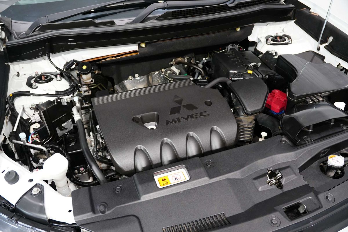 2017 Mitsubishi Outlander LS Safety Pack ZK