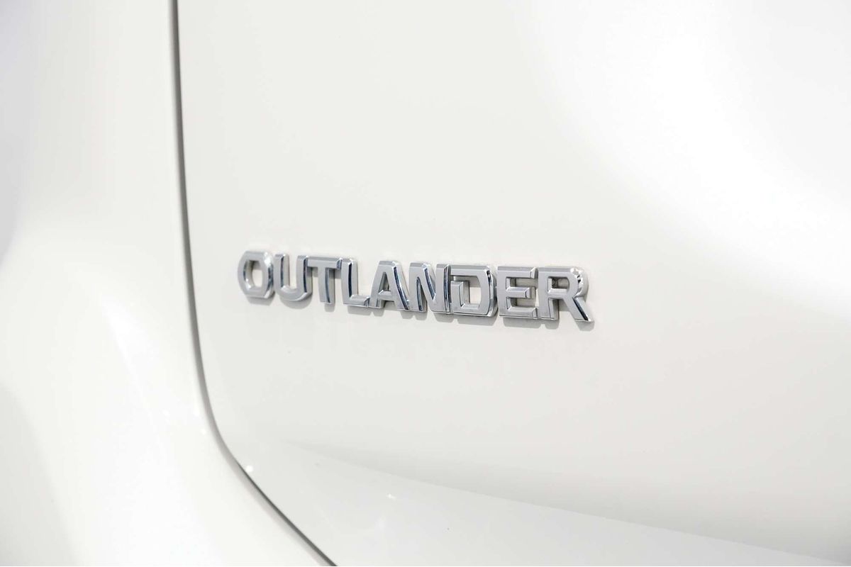 2017 Mitsubishi Outlander LS Safety Pack ZK