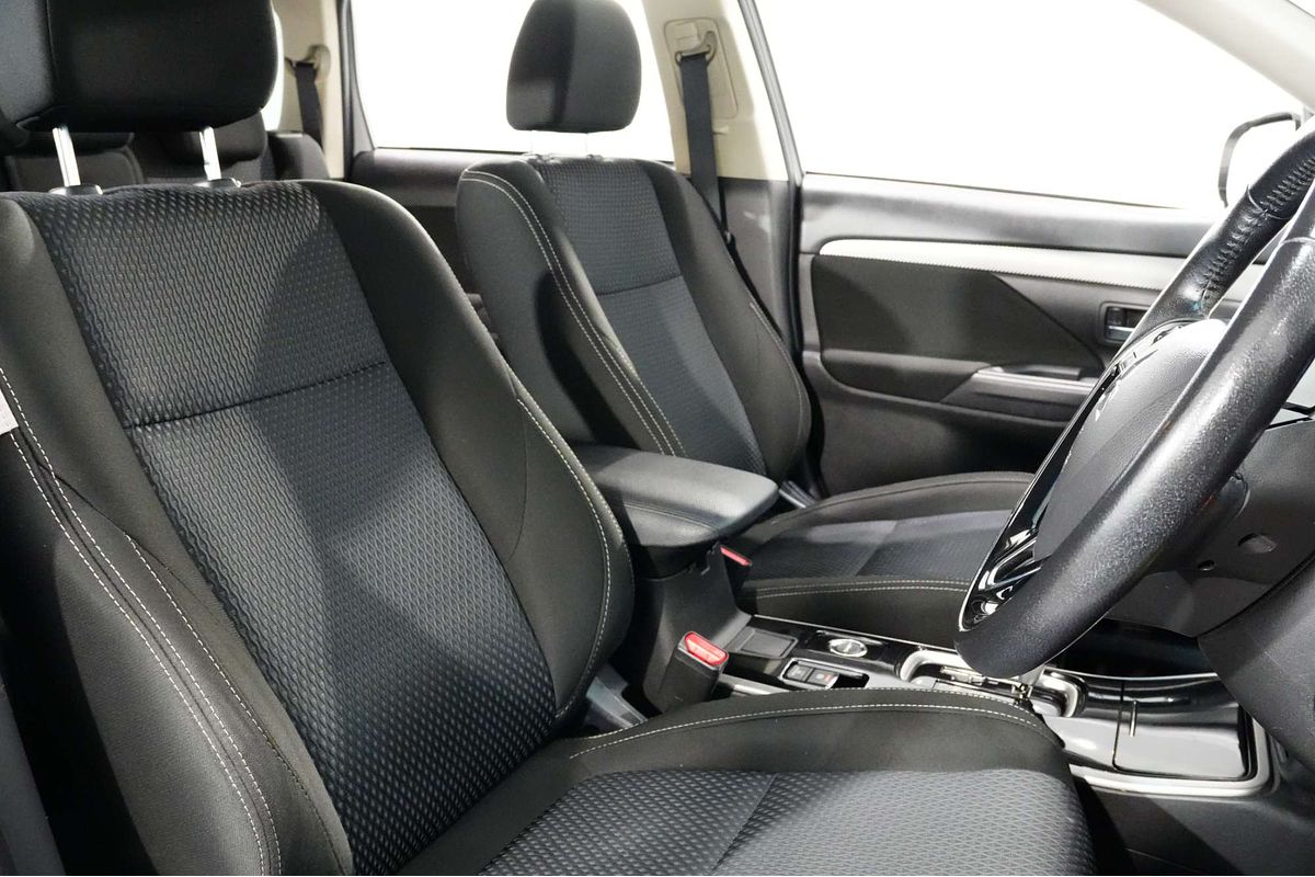 2017 Mitsubishi Outlander LS Safety Pack ZK