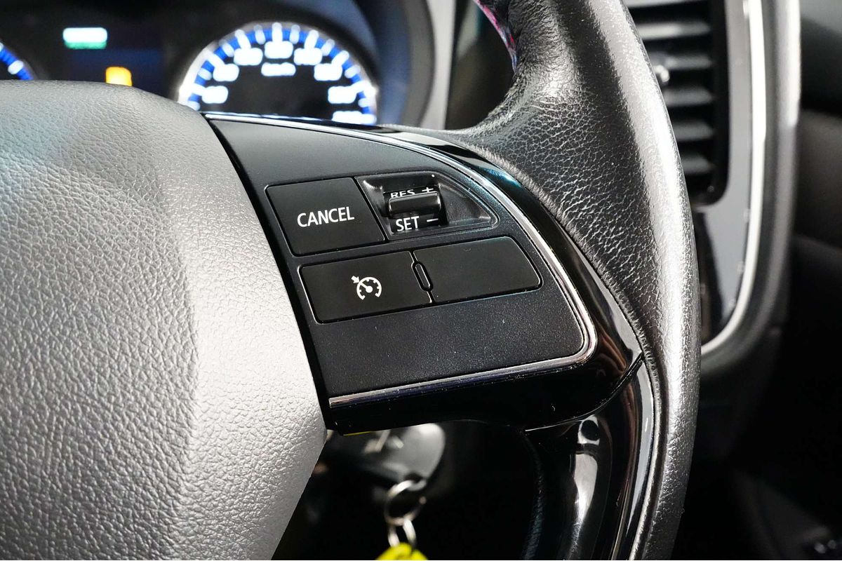 2017 Mitsubishi Outlander LS Safety Pack ZK