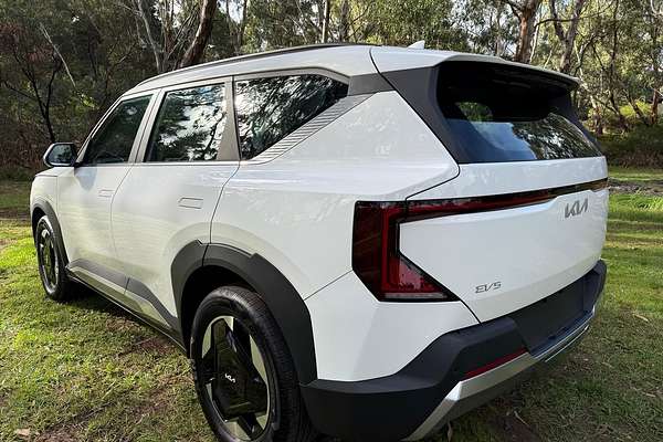 2024 Kia EV5 Air Standard Range OVc thumb-5