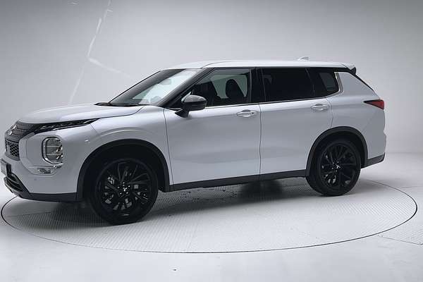 2024 Mitsubishi Outlander Black Edition ZM thumb-3
