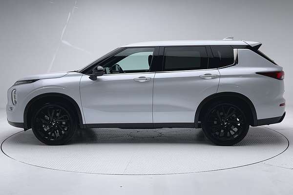 2024 Mitsubishi Outlander Black Edition ZM thumb-4