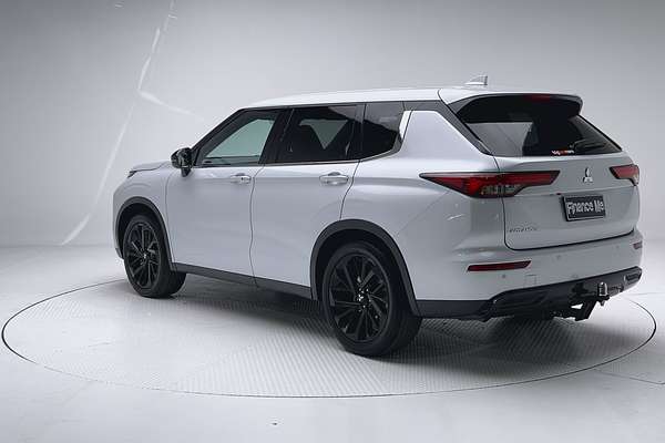 2024 Mitsubishi Outlander Black Edition ZM thumb-5