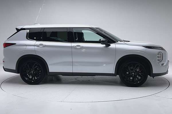 2024 Mitsubishi Outlander Black Edition ZM thumb-8