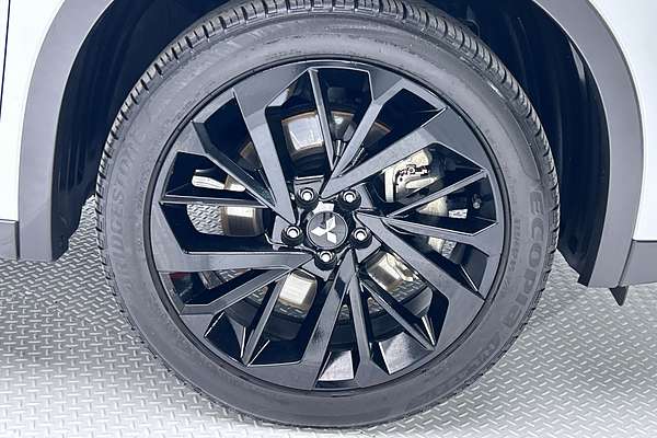 2024 Mitsubishi Outlander Black Edition ZM thumb-9
