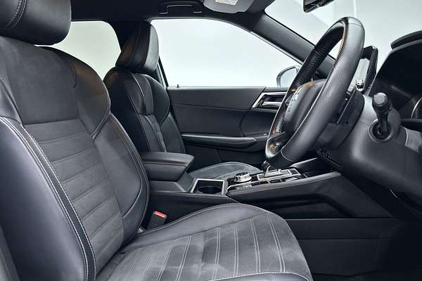 2024 Mitsubishi Outlander Black Edition ZM thumb-12