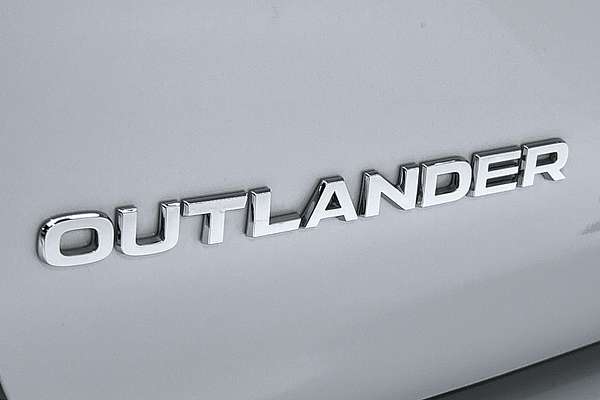 2024 Mitsubishi Outlander Black Edition ZM thumb-21
