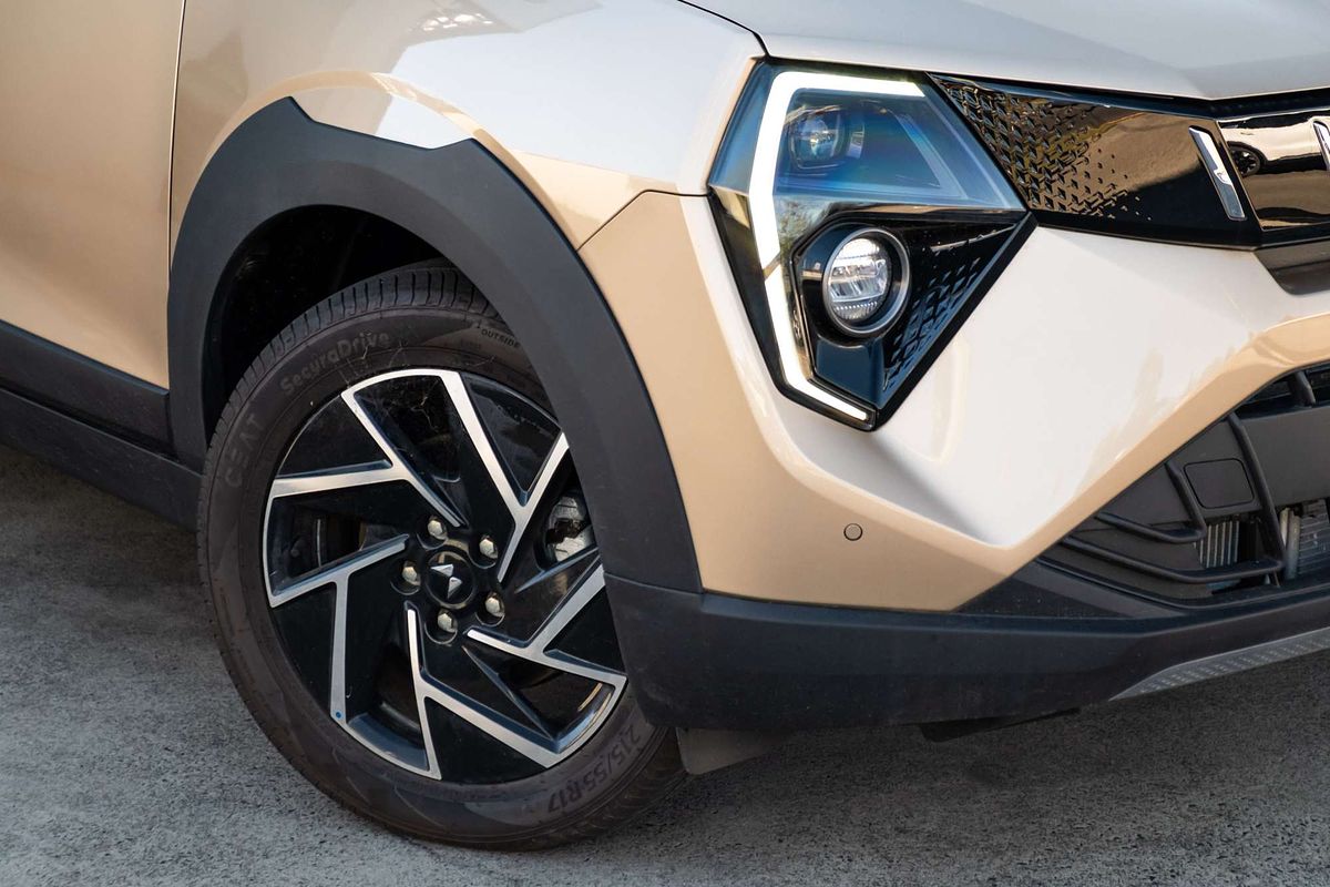 2026 Mahindra XUV3XO AX7L