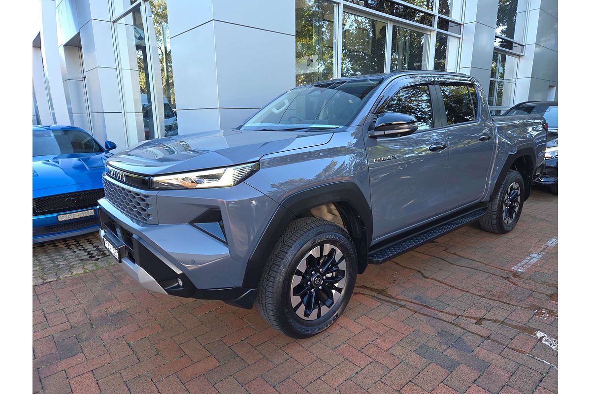 2025 Toyota Hilux SR5 48V GUN227R 4X4