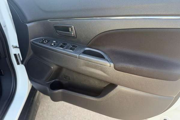 2020 Mitsubishi ASX ES XD thumb-6