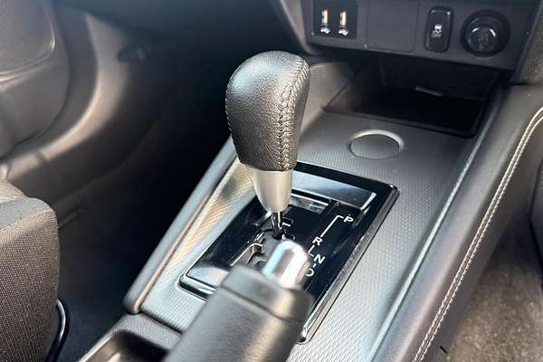 2020 Mitsubishi ASX ES XD thumb-24