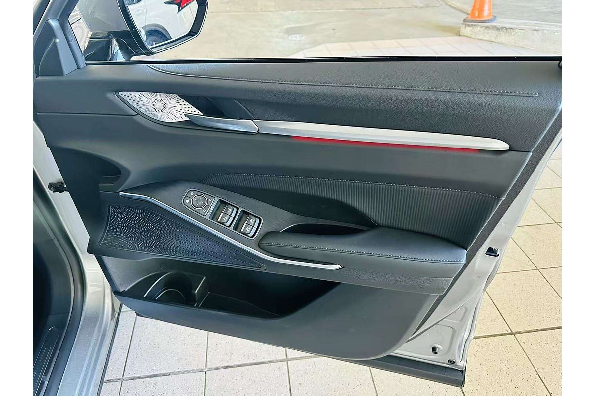 H6 Facelift Ult Auto Hybrid 4X2
