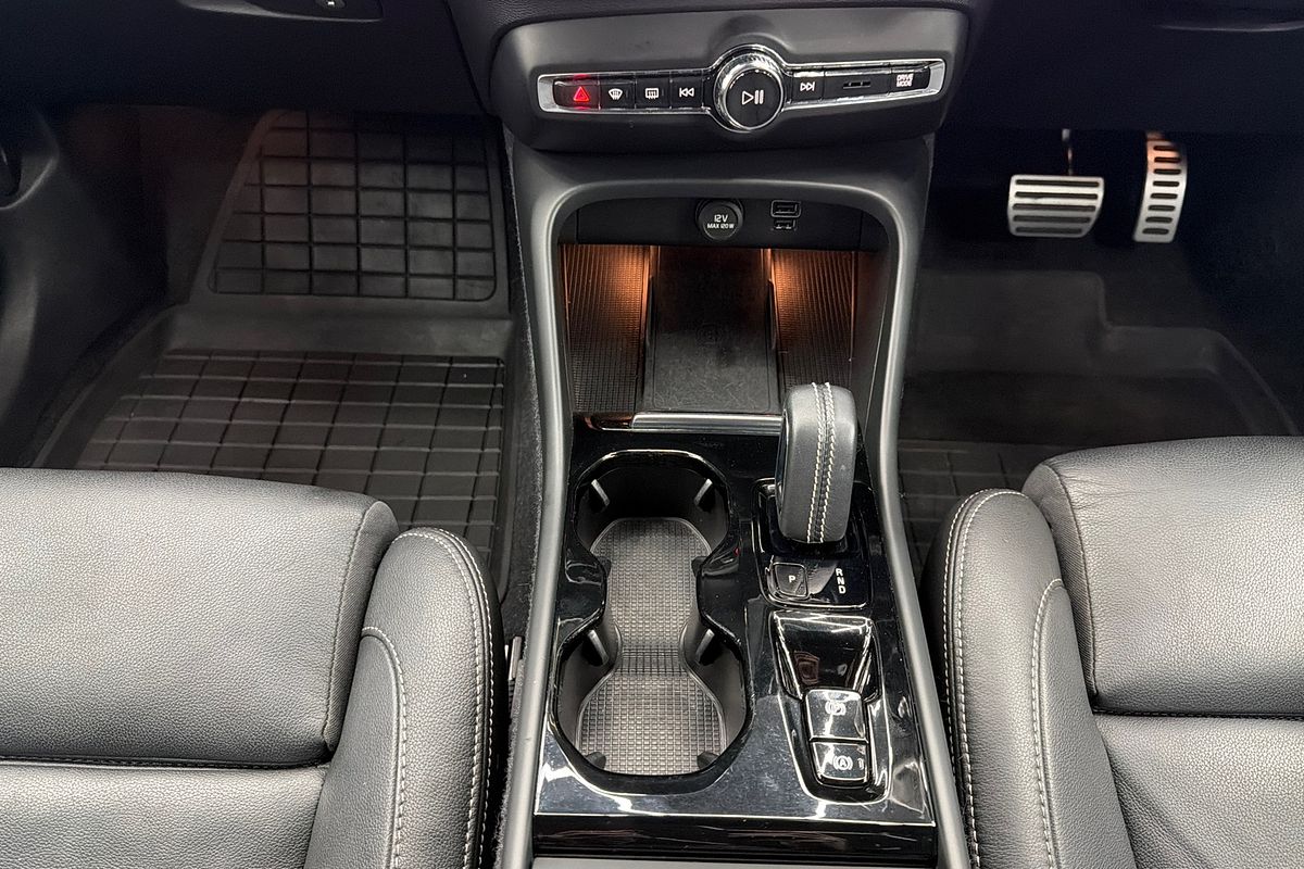 2020 Volvo XC40 T5 R-Design