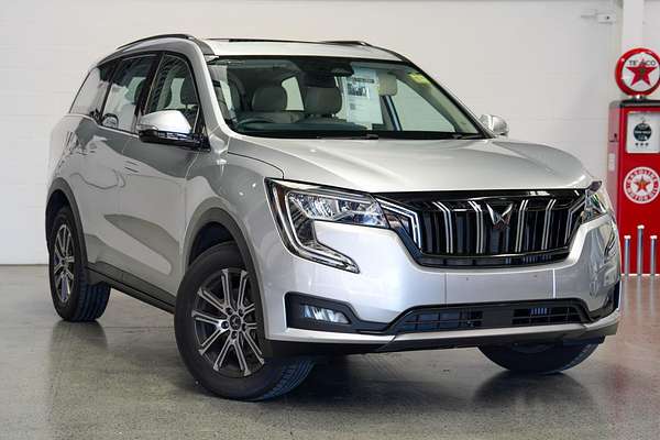 2024 Mahindra XUV700 AX7
