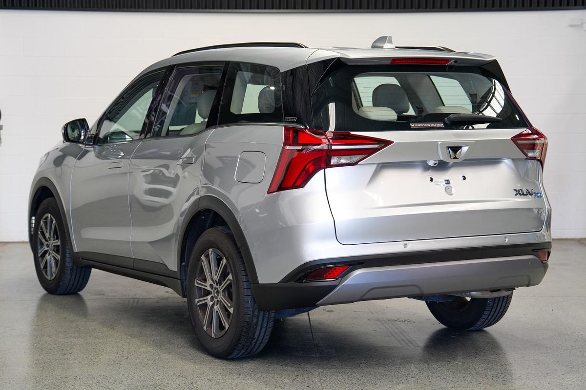 2024 Mahindra XUV700 AX7