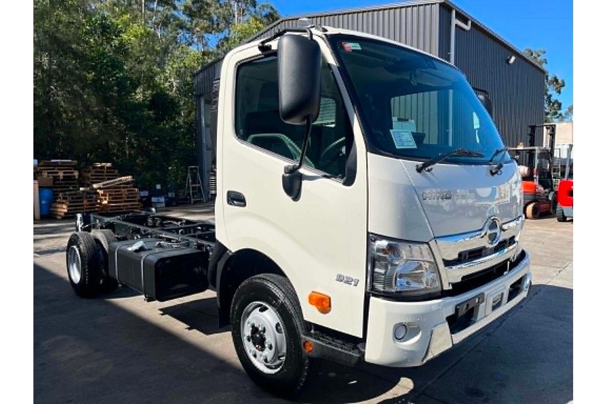 2025 Hino 300 Series 921 4x2