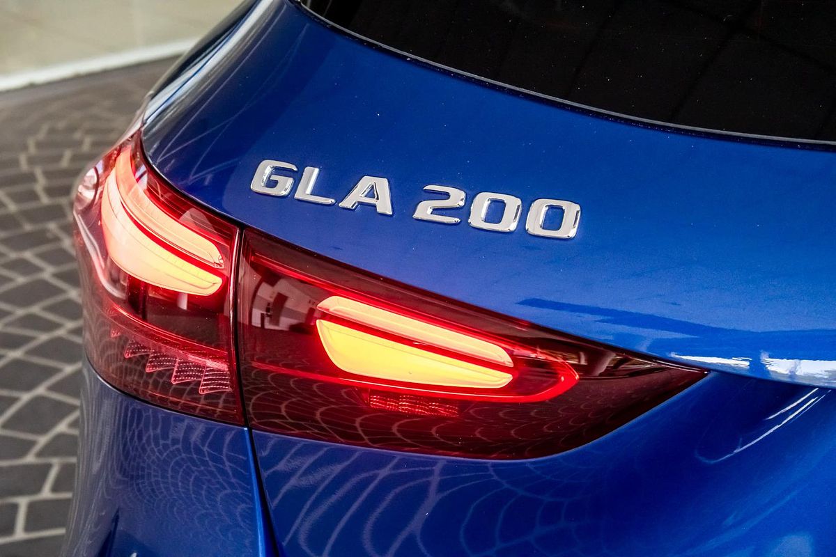 H247 806MY GLA200 Special Ed W AG DUAL 7sp 1.3