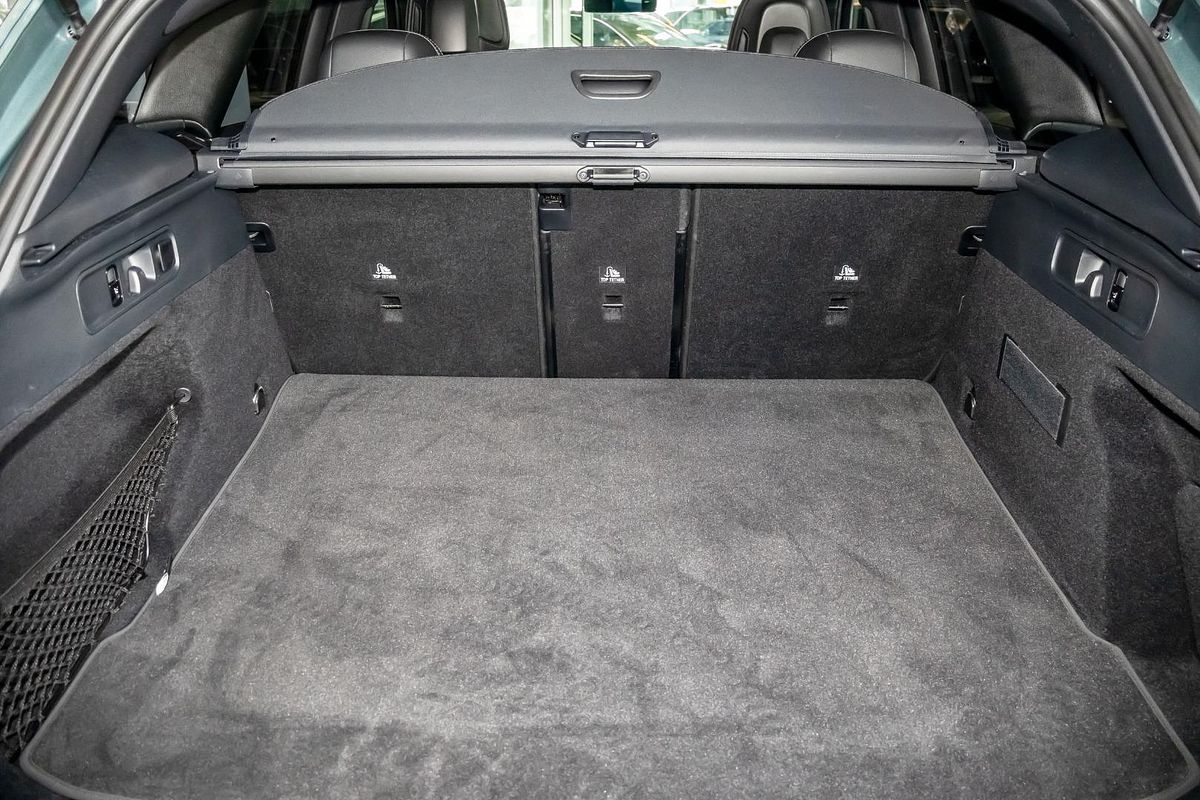X254 806MY GLC200 WAG 9G 9sp 2 0T/17kW