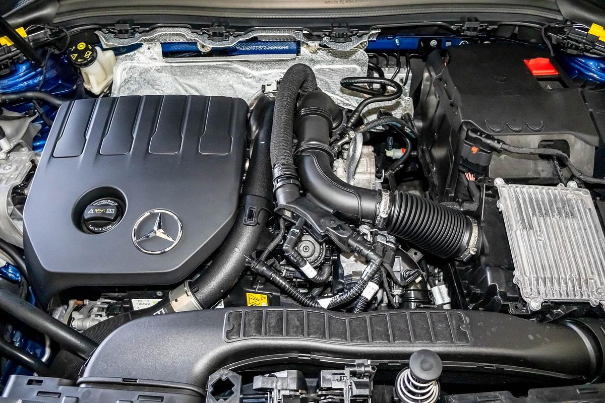 H247 806MY GLA200 Special Ed W AG DUAL 7sp 1.3