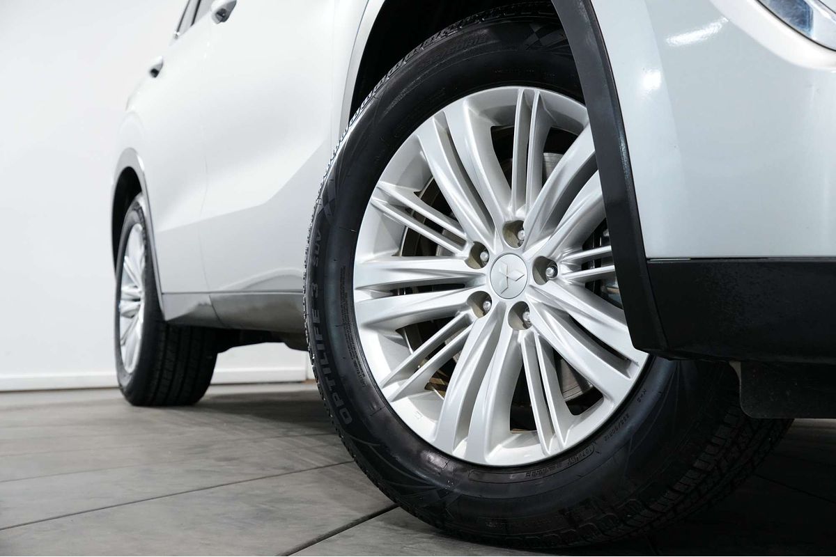 2023 Mitsubishi Outlander LS ZM