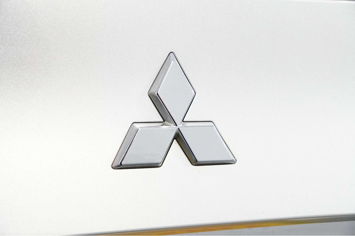 2023 Mitsubishi Outlander LS ZM