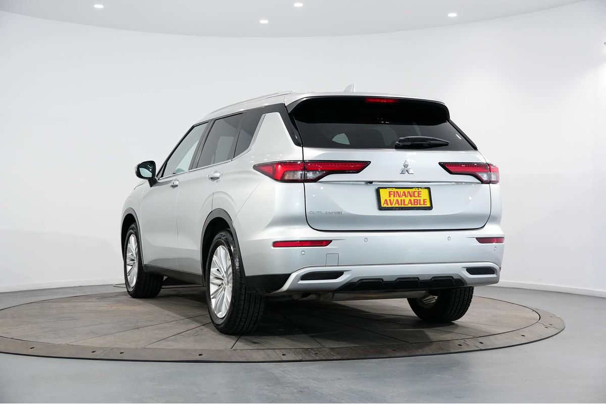 2023 Mitsubishi Outlander LS ZM
