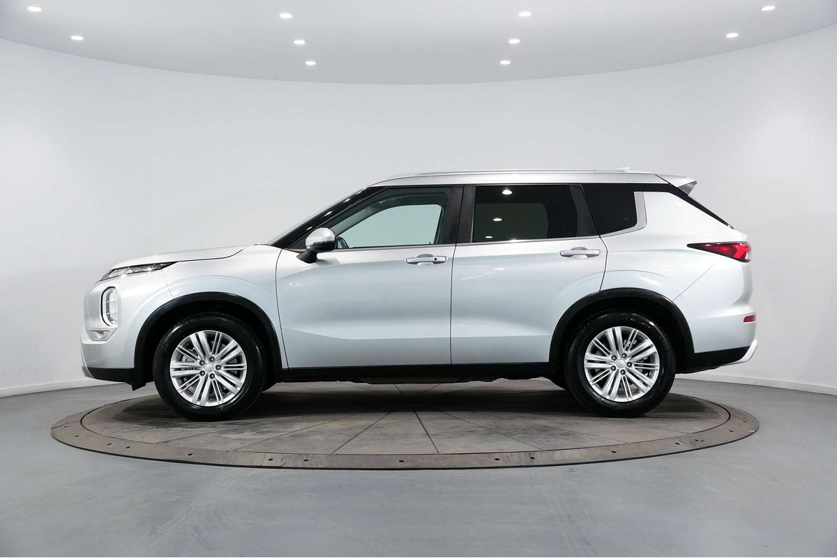 2023 Mitsubishi Outlander LS ZM