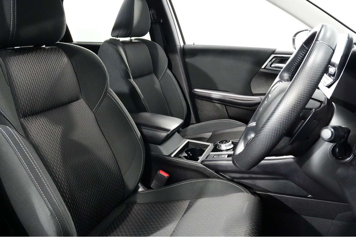 2023 Mitsubishi Outlander LS ZM