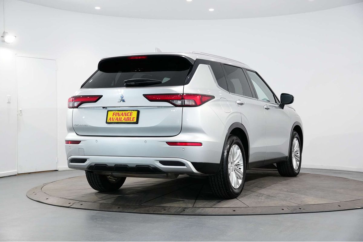 2023 Mitsubishi Outlander LS ZM