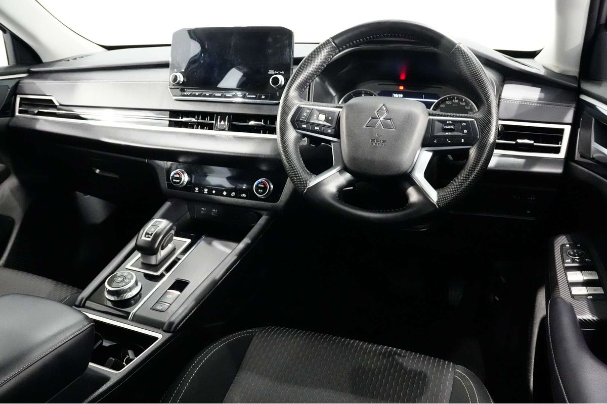 2023 Mitsubishi Outlander LS ZM