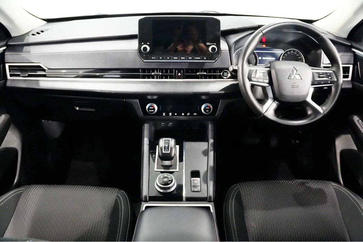 2023 Mitsubishi Outlander LS ZM