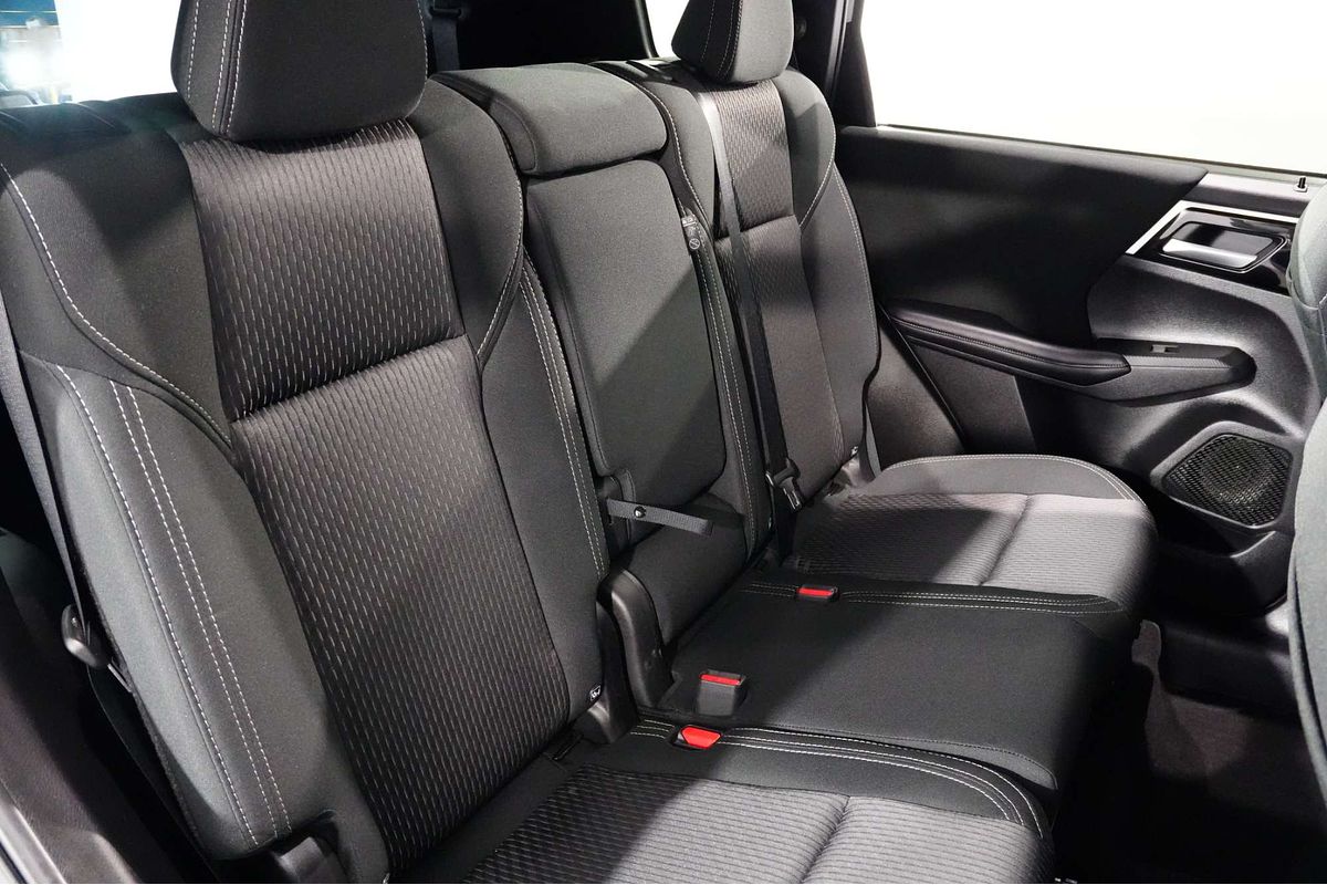 2023 Mitsubishi Outlander LS ZM
