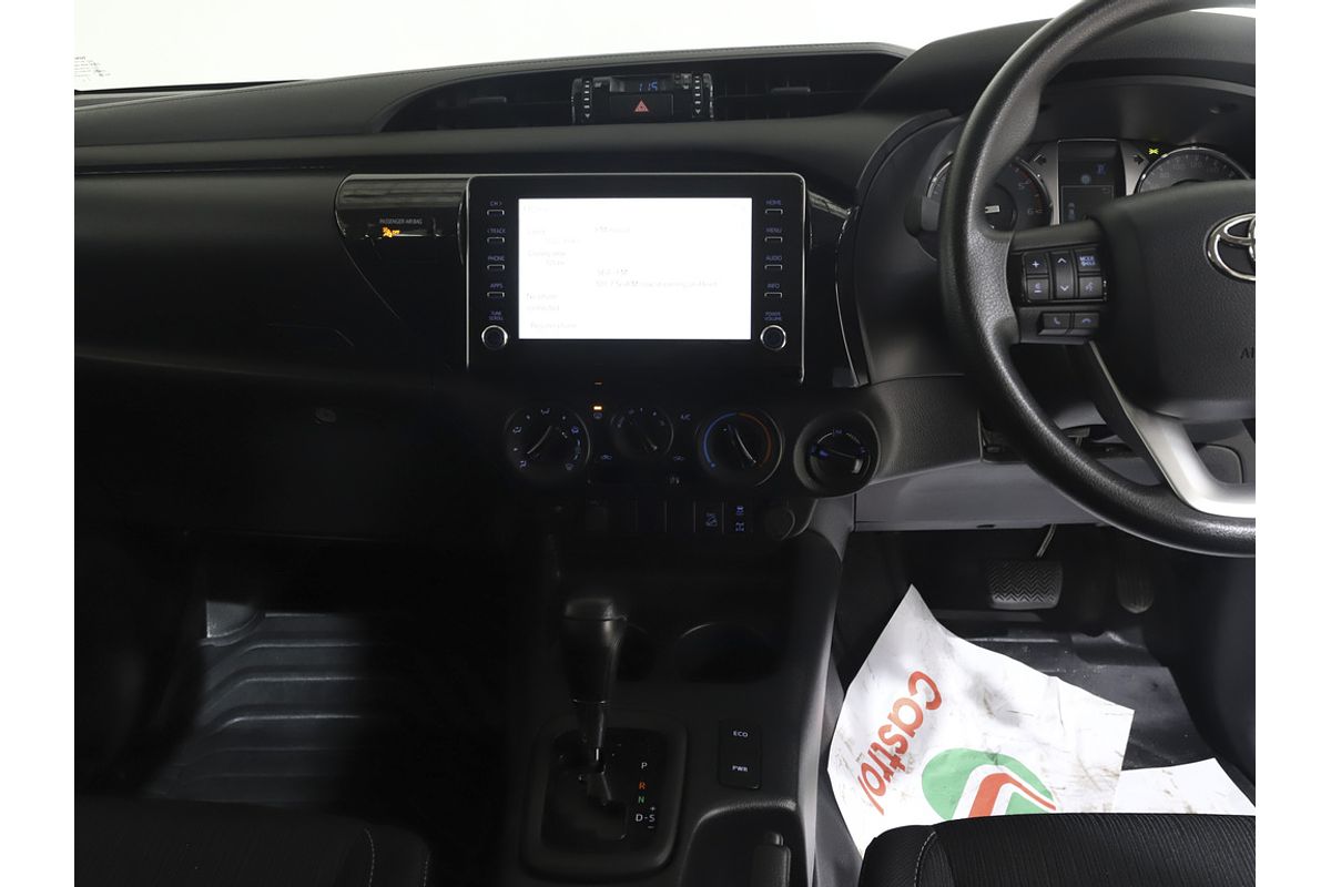 Hilux 4x4 SR 2.8L T Diesel Automatic Double Cab C/C 2U76980 001