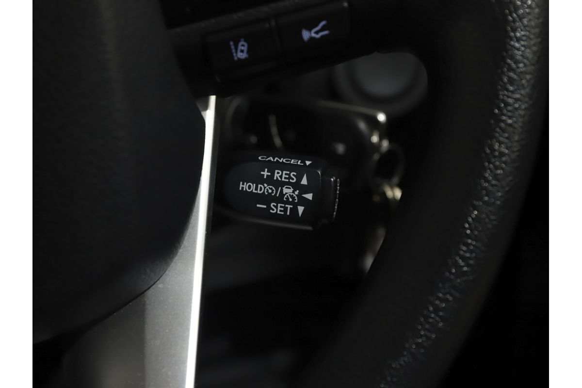 Hilux 4x4 SR 2.8L T Diesel Automatic Double Cab C/C 2U76980 001