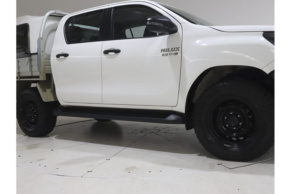 Hilux 4x4 SR 2.8L T Diesel Automatic Double Cab C/C 2U76980 001