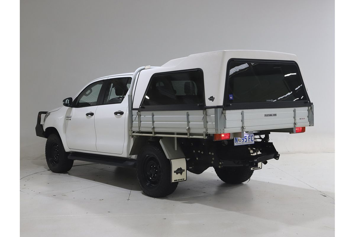 Hilux 4x4 SR 2.8L T Diesel Automatic Double Cab C/C 2U76980 001