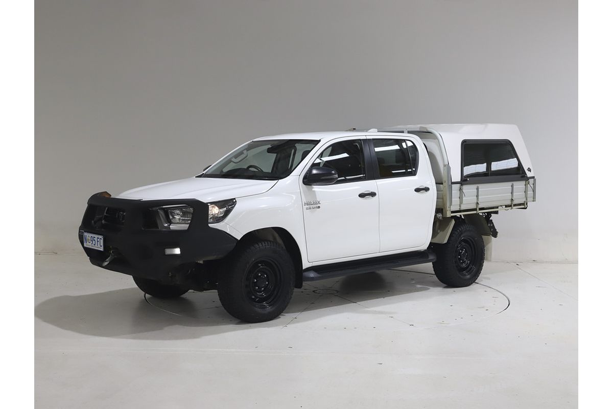 Hilux 4x4 SR 2.8L T Diesel Automatic Double Cab C/C 2U76980 001